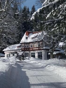 Außenansicht Winter - 20 Zimmer Einfamilienhaus zum Kaufen in Oberhof