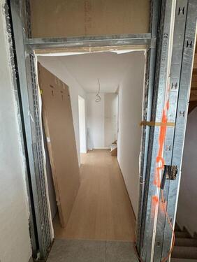 WE5 Eingang - 3.5 Zimmer Maisonettenwohnung in Rösrath