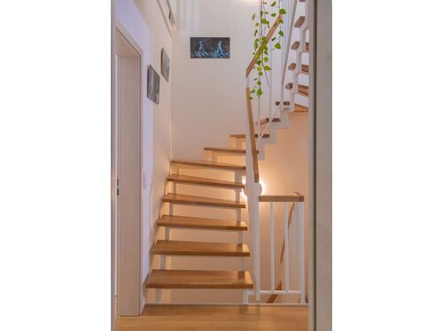 1-Treppenhaus zum OG - 