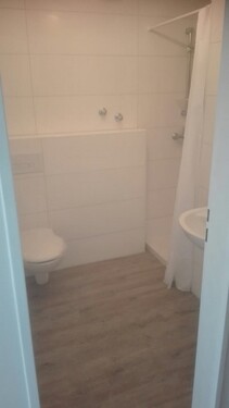 Badezimmer - 1- Zimmerwohnung mit 24,00 m&sup2; in Hamm zur Miete
