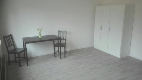 Zimmer, boden, Schrank, Tisch, Stuhl - 1 Zimmer 1- Zimmerwohnung in Hamm