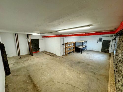 Gesamtansicht mit Eingangstür - Freifläche in Aachen