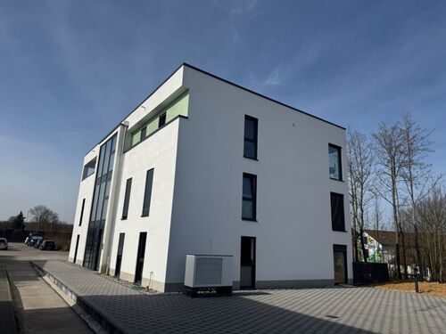 Aussenansicht 1 - Traumhafte 5-Zimmer-Maisonette-Wohnung mit Balkon und Terrasse (inkl. EBK mit Kücheninsel)