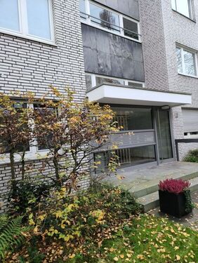 Hauseingang - Provisionsfrei* Golzheim - Rheinnähe - ruhige Erdgeschoss-Wohnung voll saniert und möbliert