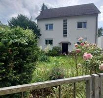 Provisionsfrei* von Privat: Mehrfamilienhaus mit großem Garten und zwei Garagen - Mühltal