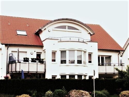 Westansicht mit Balkon - 5 Zimmer Dachgeschoßwohnung in Lorch