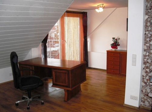 Büro und Balkon - offen zum Wohnraum - 