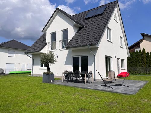 111 - Neubau Einfamilienhaus mit Einbauküche, Klimaanlage, zentraler Lüftungsanlage und PV