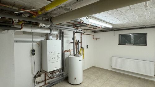 Gastherme und Wasserspeicher - 