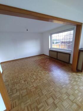 Wohnzimmer Garagenblick EG - 