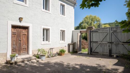 Hof-Haustür-Tor-Vorgarten-Blauberg - 16 Zimmer Einfamilienhaus zum Kaufen in Kreischa