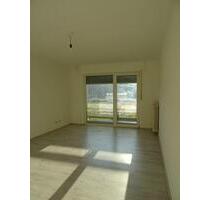 Helle 2-Zimmer-Wohnung mit Balkon im EG in Rüsselsheim - Rüsselsheim am Main