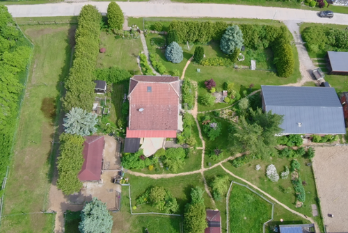 Luftbild Grundstück - 6 Zimmer Einfamilienhaus in Feldberger Seenlandschaft