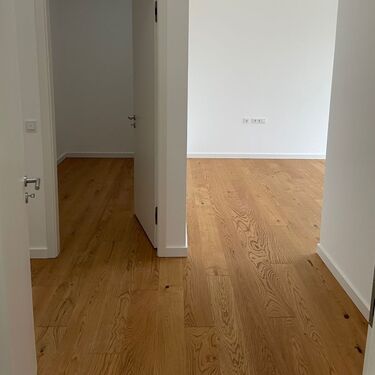 Übergang vom Flur in den privaten Schlafbereich - 5 Zimmer Einfamilienhaus in Frankfurt am Main