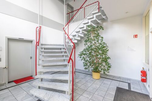 4 Treppenhaus - Büro in Dürnau zur Miete