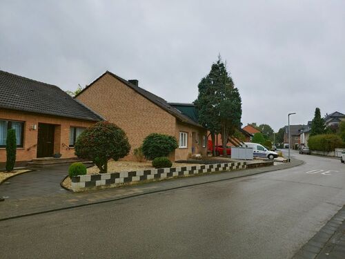 Hausansicht DG Nordring - 3 Zimmer Dachgeschoßwohnung zur Miete in Bergheim Thorr