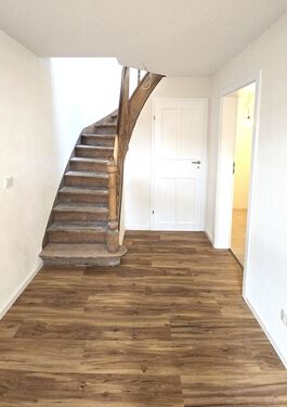 Diele mit antiker Treppe - 