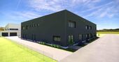 Gewerbehalle 1 Vorderansicht - 2 x flexible Laden- Büroflächen 33qm - auf 54qm erweiterbar in KFW40 Neubau