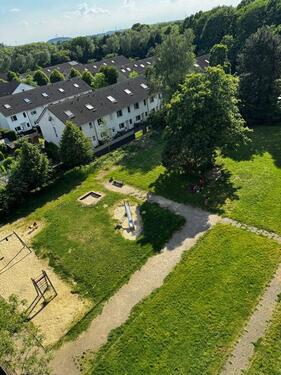 20240514 Aussicht ins Grün (1) - schöne helle sanierte Wohnungen mit Balkon ab sofort!
