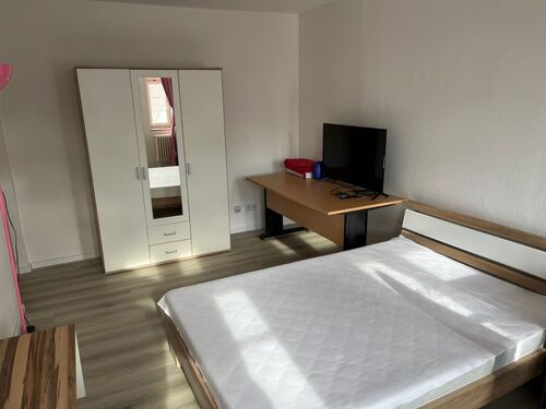 Wohn-Schlafzimmer Blick zum Eingang - 