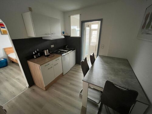 W8 Blick in die Wohnung mit Küche - 
