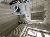 Badezimmer Waschmaschine und Spülbecken - 