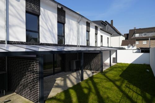 Titelbild - Provisionsfrei* Das letzte Haus Eckhaus EFH mit PV 10,4 KW+Garage 140m zum Rheinufer Energiebedarf 22,4 kWhm2a