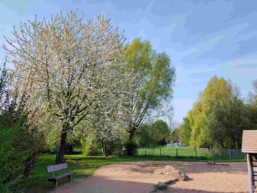 Benachbarter Spielplatz - 