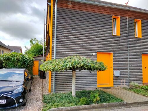Straßenansicht - Provisionsfrei* Energiesparende moderne Doppelhaushälfte stadtnah in ruhiger Lage im Grünen