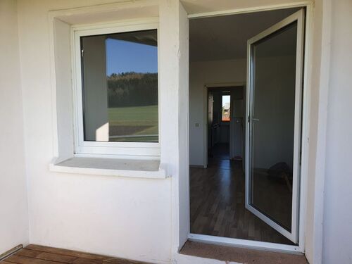 Wohnzimmer vom Balkon aus - 4 Zimmer Etagenwohnung in Dürrröhrsdorf-Dittersbach