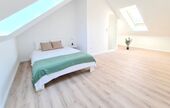 Großes helles Zimmer im ausgebauten Dachgeschoss - Provisionsfrei* Dein modernes Traumhaus mit sonniger Terrasse
