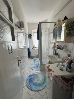Badezimmer mit Fenster - 