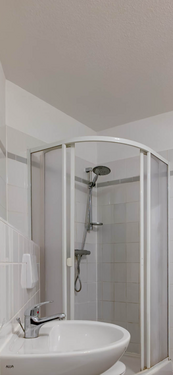 Bathroom_with_showerandbathtube - 