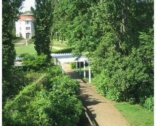 Provisionsfrei* Modernisierte, voll möblierte 2-Zimmer-Wohnung mit Balkon & Top-Anbindung in Berlin-Lankwitz