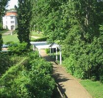 Provisionsfrei* Modernisierte, voll möblierte 2-Zimmer-Wohnung mit Balkon & Top-Anbindung in Berlin-Lankwitz