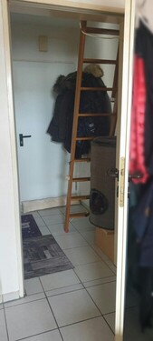 Flur mit Aufstieg zur Empore - 1- Zimmerwohnung mit 33,00 m&sup2; in Simmerath zur Miete