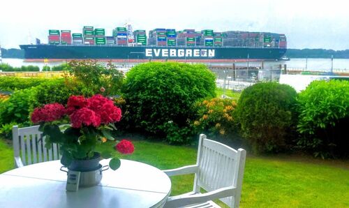 01. Blick aus dem Wohnzimmer am Strandweg - Provisionsfrei* Elbblick, WHG am Strandweg, Wasserblick, Elbe bei Hamburg