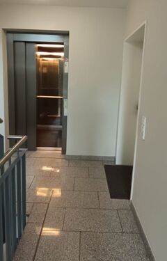 16. Fahrstuhl zur Tiefgarage am Strandweg - 