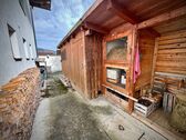 Vor dem Haus - Schuppen 02 - 