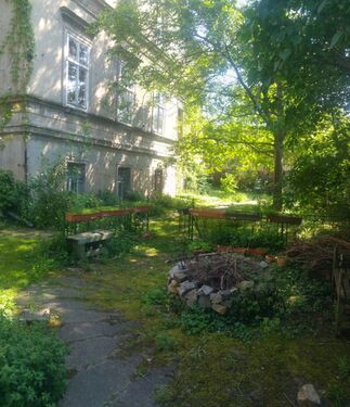 Seite u. Garten - 31 Zimmer Mehrfamilienhaus, Wohnhaus in Bördeland