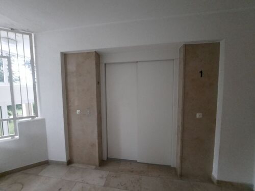 06-Geräumiger Aufzug - 