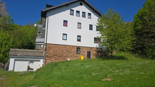 Rückansicht - Parkplatz - 2 Zimmer Appartement zur Miete in Waldeck