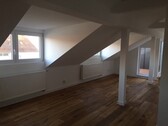 Wohnzimmer mit exklusviver Landhausdiele in Eiche - 3 Zimmer 3- Zimmerwohnung in Nürnberg