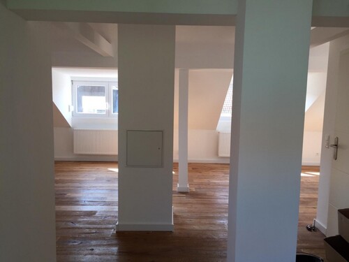 Wohnzimmer mit exklusviver Landhausdiele in Eiche - 