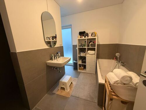 Badezimmer mit Badewanne - 