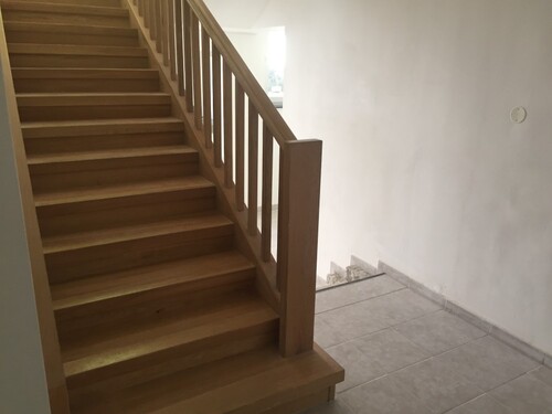 Helles großes Treppenhaus - 