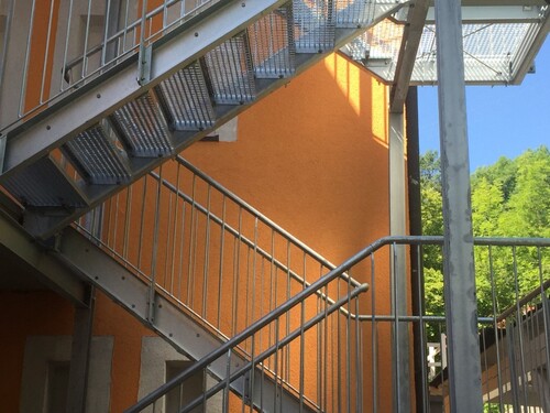 Fluchttreppe - Mehrfamilienhaus, Wohnhaus mit 904,00 m&sup2; in Hartenstein zum Kaufen