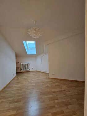 1000064367 - 4 Zimmer Dachgeschoßwohnung zur Miete in Traunstein