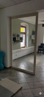 Blick-vom-MIttelraum-zum-vorderen-Raum-m-.Schaufenster-5 - 3 Zimmer Büro in Chemnitz