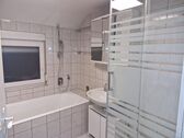 Badezimmer mit Dusche u.WC - 5 Zimmer Doppelhaushälfte zur Miete in Remshalden
